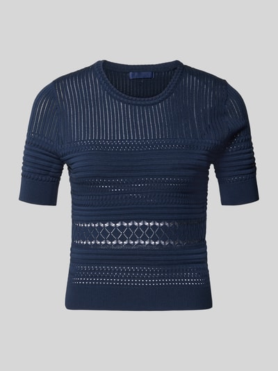 Produktfoto, T-Shirt in Strick-Optik mit Rundhalsausschnitt von Guess in Dunkelblau, gerippte Abschlüsse, körpernaher Schnitt, Viskose-Mix