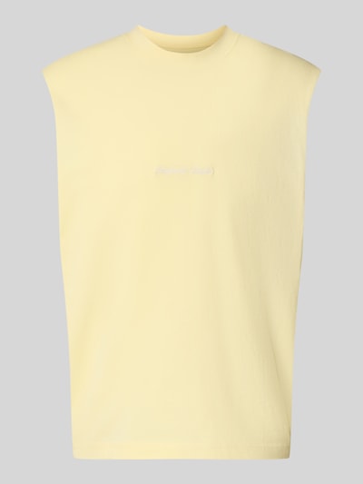 Produktfoto, T-Shirt mit Stitching von Jack & Jones in zartem Gelb, Relaxed-Fit aus Reine Baumwolle, Rundhalsausschnitt, Rückenlänge 69 cm bei Größe M.