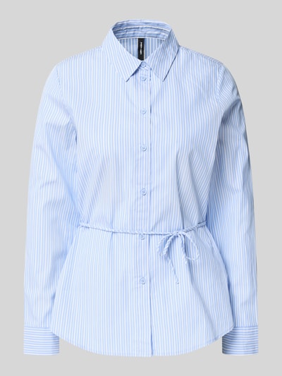 Produktfoto, hellblau-weiß gestreifte Regular Fit Hemdbluse aus reiner Baumwolle Modell 'ELINA' von VERO MODA, Damen Hemdbluse.