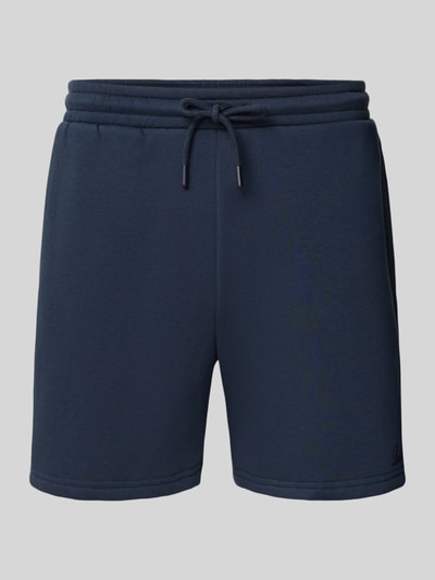 Produktfoto, Shorts mit Kordelzug und Eingrifftaschen von REVIEW aus Baumwoll-Mix in Dunkelblau, Gerader-Schnitt, sichtbarer Elastisch-Bund, Seitliche Eingrifftaschen sowie Gesäßtasche, Bundweite 41 cm, Innenbeinlänge 14 cm bei Größe M.