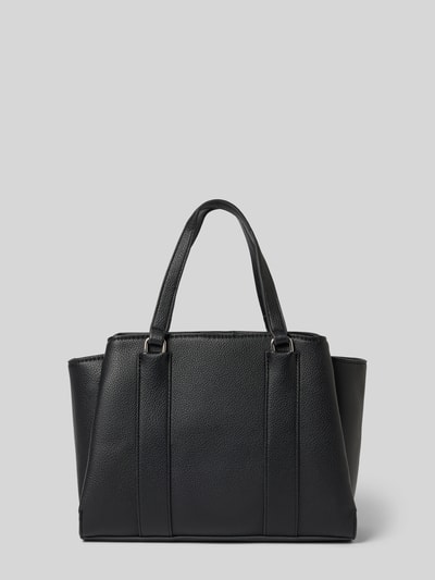 Produktfoto, Handtasche in Leder-Optik Modell 'Nelma' von Seidenfelt in Schwarz mit geteiltem Hauptfach und Logo-Detail vor grauem Hintergrund