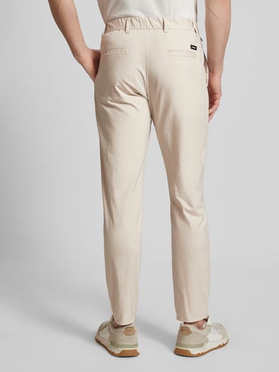 CK Calvin Klein Tapered Fit Hose mit Label-Detail Modell 'TECH' Sand 5