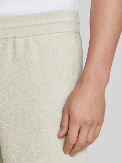 BOSS Orange Shorts mit Label-Patch Modell 'Aponiolo' Sand 3