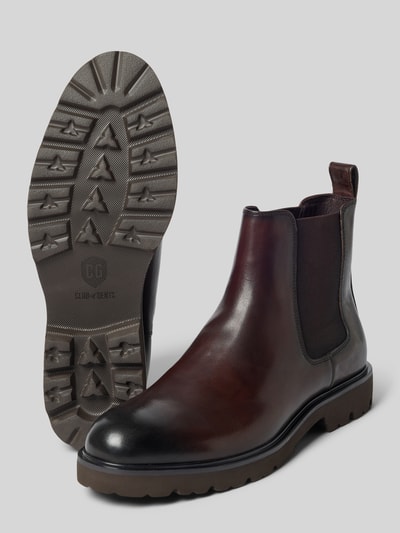 Produktfoto, Stiefel aus echtem Leder in glatter-Optik Modell 'ULMER' von CG – CLUB of GENTS, braun-schwarz, profilierte Sohle, abgerundete Form, strukturierte Textur, Kontext: Herren Stiefel, Absatzhöhe 4 cm, Schafthöhe 14 cm, Schaftweite 12 cm