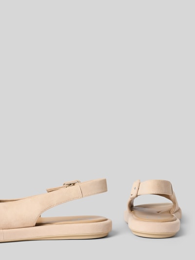 Produktfoto, Sandalette aus Leder mit flacher Sohle von Högl in Beige, abgerundete Spitze, Riemen mit Dornschließe, 3 cm Absatz, glatte Oberfläche.