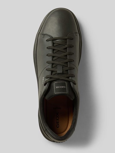 Produktfoto, Sneaker aus echtem Leder Modell 'Baltimoore' von Geox, in dunklem Farbton mit abgerundeter Passform, Logo-Detail, profilierte Sohle, Absatzhöhe 4 cm, Schafthöhe 8 cm, Schaftweite 7 cm.