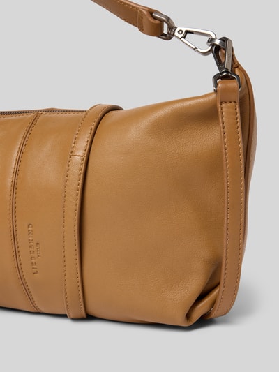 LIEBESKIND BERLIN Shoulder Bag mit Logo-Prägung Modell 'Paris' Cognac 3