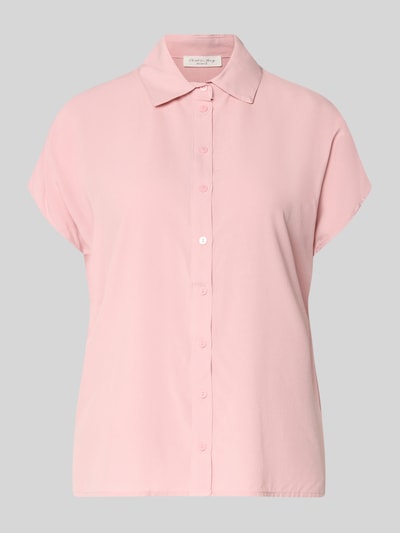 Produktfoto, Relaxed Fit Bluse aus Viskose von Christian Berg Woman in zartem Rosa mit Hemdblusenkragen, Knopfleiste und Kappärmel.