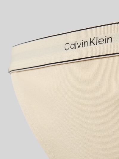 Calvin Klein Underwear Tanga z wyhaftowanym logo model ‘Redefined’ Beżowy 2