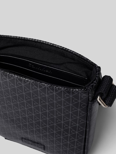 Produktfoto, schwarze Handytasche mit dezenter Struktur und Optik:Allover-Muster, Modell 'EMBLEM AOP' von CK Calvin Klein, Herren