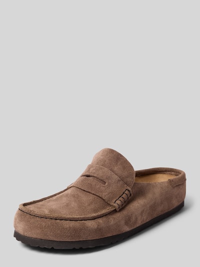 Produktfoto, Loafer aus echtem Leder Modell 'Naples' von Birkenstock, brauner Farbton, abgerundete Passform, leicht profilierte Sohle, 4 cm Absatzhöhe bei Größe 44, strukturierte Wildlederoberfläche