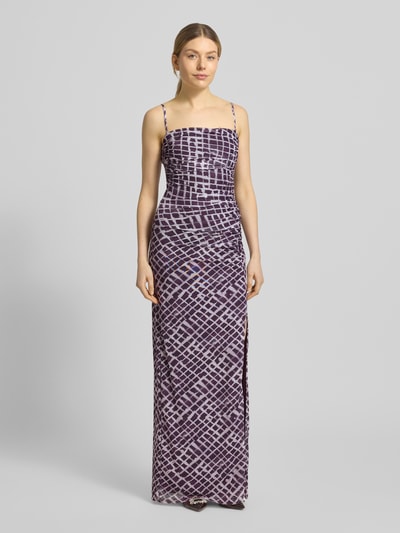 Vrouwenmodel draagt Maxikleid met spaghettibandjes van Jake*s Cocktail in paarse en witte tinten, elastische materiaalmix, nauwsluitend, vierkante hals, plooien, ritssluiting, ruglengte maat 36: 124 cm, borstwijdte maat 36: 32 cm, geheel vooraanzicht.
