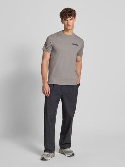 Calvin Klein Jeans Regular fit T-shirt met ronde hals Lichtgrijs - 1