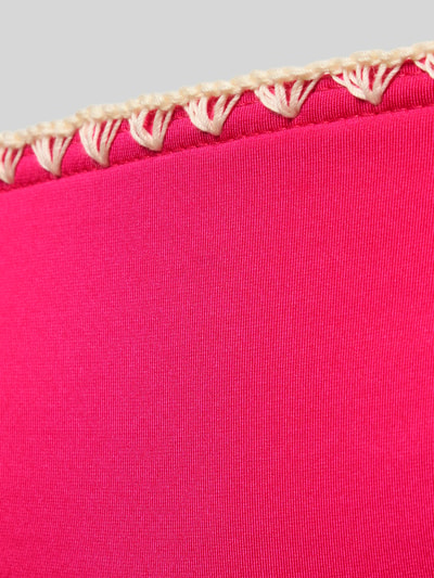 Produktfoto, Bikinihose mit seitlicher Schnürung Modell 'ETHNICHIC AVORA' von Banana Moon in kräftigem Pink, Material-Mix mit Stretch-Anteil, glatte Textur, feine beige Ziernaht am Rand, Körpernahe Passform