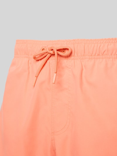 Produktfoto, Badehose mit Label-Patch Modell 'Mike' von Shiwi in Koralle, elastischer Bund mit Kordelzug, Gesäßleistentasche, glatte Struktur