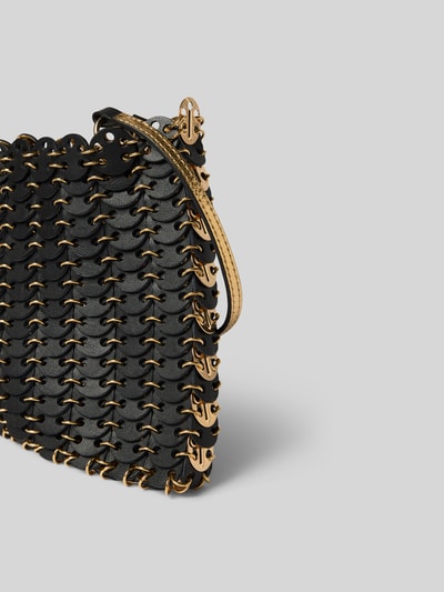 Produktfoto, Handtasche mit Paillettenbesatz von Rabanne in Schwarz und Gold, sichtbarer Schulterriemen, strukturierte Oberfläche, Seitendetail, Maße: 23 x 17 x 3 cm.