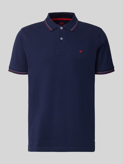 Produktfoto, Regular Fit Poloshirt mit Label-Stitching von Fynch-Hatton in Dunkelblau aus Reine Baumwolle, Knopfleiste, Rückenlänge 73 cm bei Größe M.