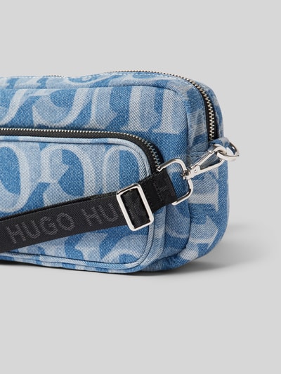 Hugo Blue Umhängetasche mit Label-Print Modell 'Roselyn' Jeansblau 3