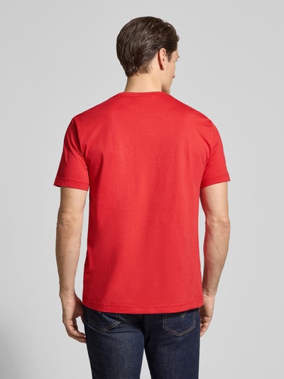 Męski t-shirt Regular Fit T-Shirt mit Logo-Stitching von Gant, bawełna, krój regular fit, wyhaftowane logo, okrągły dekolt, długość tyłu w rozmiarze M: 68 cm, widok całej sylwetki z tyłu