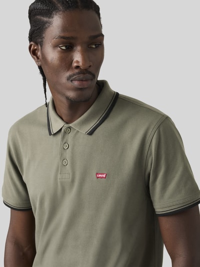 Levi's® Regular Fit Poloshirt mit Logo-Stitching Oliv 3
