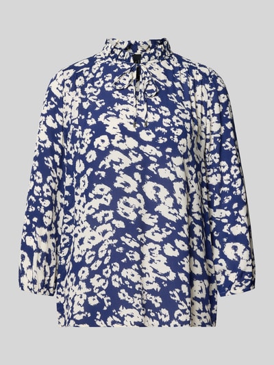 Produktfoto, Regular Fit Bluse aus Viskose mit 3/4-Arm von Marc Cain, niebieski i biały nadruk allover, stójka, sznurowanie, krój regular fit, rękaw 3/4, długość tyłu 63 cm, długość rękawa 50 cm