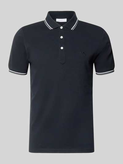 Produktfoto, Relaxed Fit Poloshirt mit Kontraststreifen von Lindbergh z bawełny, krój relaxed fit, paski w kontrastowym kolorze, listwa guzikowa, wyhaftowane logo, długość tyłu w rozmiarze M: 67 cm, kolor granatowy, klasyczny fason, gładka tekstura