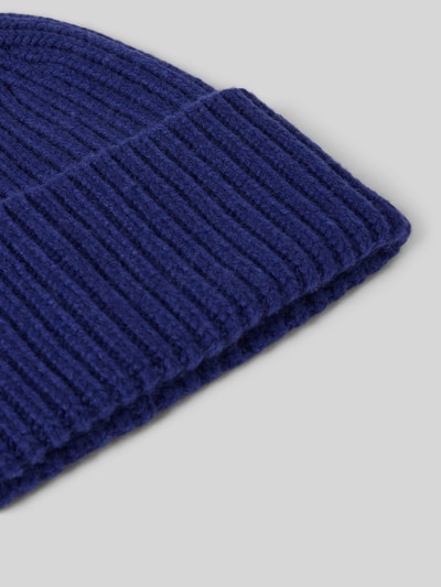 Productfoto, donkerblauwe geribbelde Beanie met brede rand, model 'Beky' van Someday, materiaal-mix met viscose.
