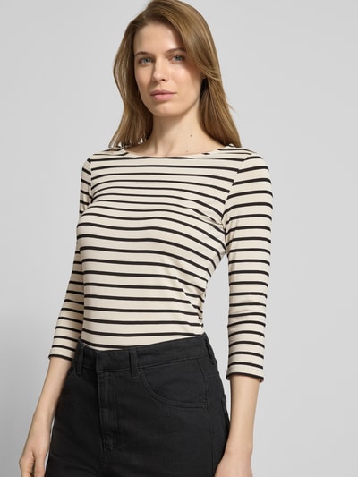 Frauenmodel trägt T-Shirt mit Rundhalsausschnitt und 3/4-Arm von More & More, gestreift, Viskose-Elasthan-Mix, Regular Fit, Nahaufnahme Oberkörper