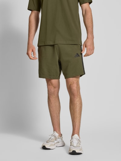 adidas Sportswear Sweatshorts mit Label-Stitching und elastischem Bund Oliv 4