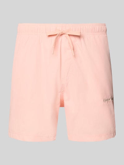 Produktfoto, hellrosa Badehose mit Label-Stitching Modell 'MAUI' von Jack & Jones, elastischer Bund, Regular-Fit, Tunnelzug, glatte Textur.