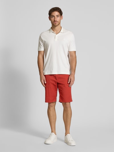 Christian Berg Men Bermudy o kroju regular fit z paskiem Czerwony 1
