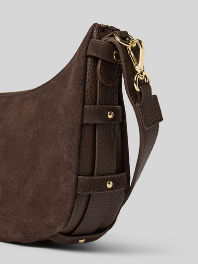 Productfoto, Hobo Bag uit rundsleer met label-detail model 'Lifetime Sister' van Hey Marly, bruin, grove textuur, verstelbare schouderriem, hoofdvak met rits, breedte 25 cm, lengte 19 cm, diepte 8 cm, lengte schouderriem 94 cm