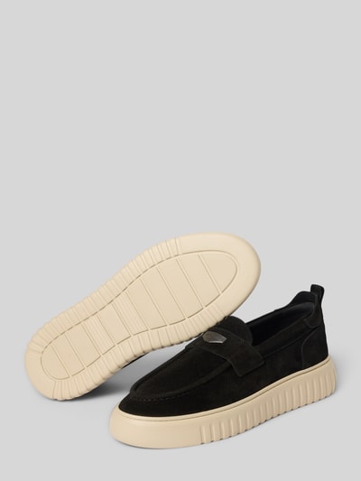 Produktfoto, Loafers aus Leder mit Label-Applikation Modell 'PARROT' von Antony Morato, naturalna skóra, zaokrąglony czubek, zakładana przez głowę, aplikacja z metką, wysokość obcasa w rozmiarze 44: 5 cm, wysokość cholewki w rozmiarze 44: 8 cm, szerokość w rozmiarze 44: 6 cm, czarne z beżową podeszwą, geometryczne kształty, matowa faktura