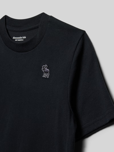 Produktfoto, schwarzes T-Shirt mit Rundhalsausschnitt und Label-Stitching von Abercrombie&Fitch, glatte Textur, Regular Fit