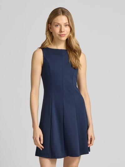 VERO MODA Rozkloszowana sukienka casualowa ze szwami działowymi model 'ABBY' Ciemnoniebieski 4