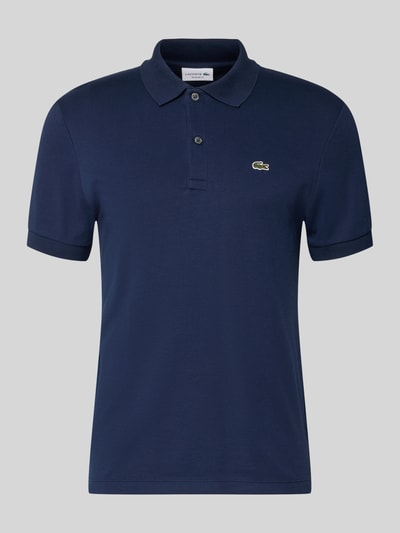 Produktfoto, Regular Fit Poloshirt aus reiner Baumwolle von Lacoste in Optik: Unifarben mit Logo-Detail, Polokragen, Kurzarm, Rumpfabschluss: asymmetrisch