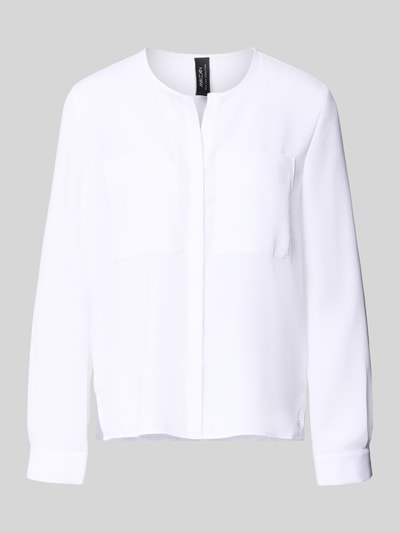 Produktfoto, weiße Regular Fit Bluse mit Brusttaschen von Marc Cain, langärmelig mit Tunika-Ausschnitt und Logo-Applikation, glatte Textur