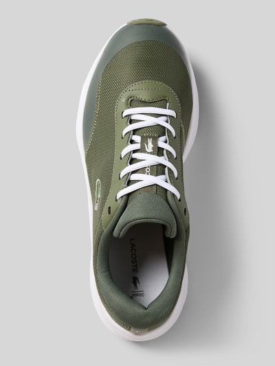 Produktfoto, Sneaker aus Mesh Modell 'NEO RUN ACE' von Lacoste in Olivgrün mit weißen Schnürsenkeln und runder Form, Herren Sneaker von Lacoste