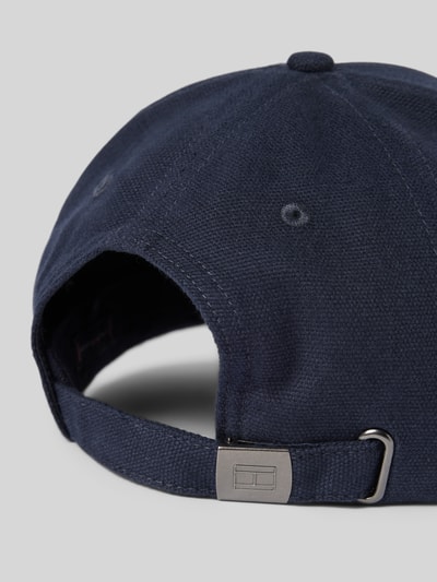 Produktfoto, Basecap aus reiner Baumwolle Modell 'FOUNDATION CANVAS' von Tommy Hilfiger, efekt: jednolity kolor, naszywka z logo, otwory wentylacyjne, daszek, zapięcie na patkę, wykończenie materiału: płótno, bawełna