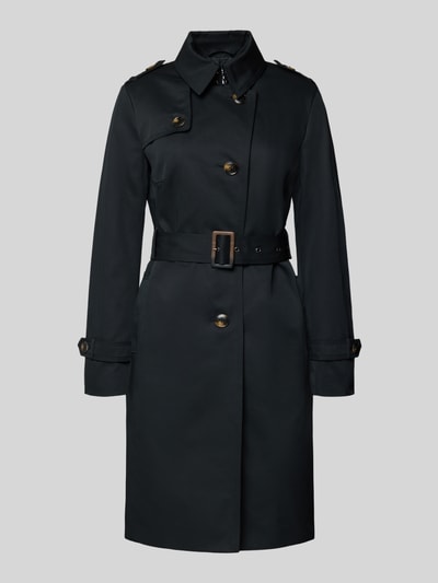 Produktfoto, schwarzer Trenchcoat mit Stoffgürtel von Jake*s Casual, taillierte Passform, Umlegekragen, Knopfleiste, Baumwoll-Mix.