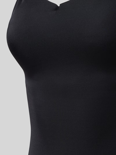 Frauenmodel trägt Badeanzug mit Kontrastkante Modell 'FELICE SOLID' von Neo Noir, Schwarz, Material-Mix mit Stretch-Anteil, Nahaufnahme Oberkörper.