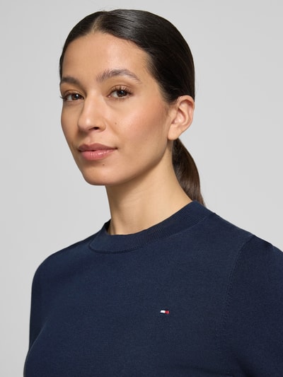 Tommy Hilfiger Sweter z dzianiny o kroju regular fit z mieszanki bawełny Granatowy 3