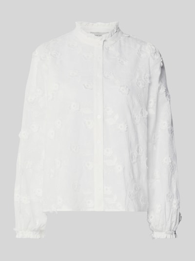 Produktfoto, Regular Fit Bluse mit Stitchings und Stehkragen Modell 'Oda Deco' von Neo Noir, Mieszanka bawełny, krój regular fit, listwa guzikowa, długość tyłu w rozmiarze 36: 61 cm, długość rękawa w rozmiarze 36: 64 cm, biała faktura z haftem kwiatowym