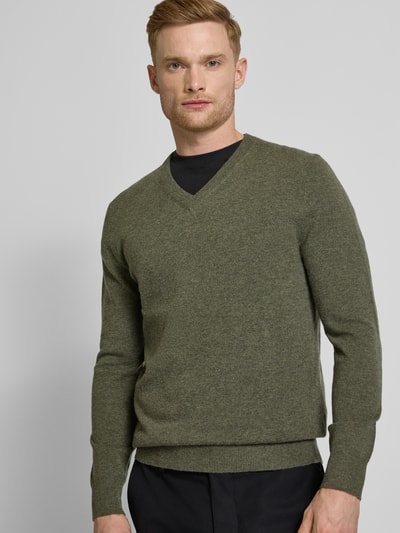 Christian Berg Men Wollpullover mit V-Ausschnitt und Kaschmir-Anteil Oliv Melange 3