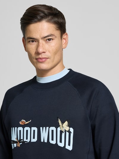 Wood Wood Sweatshirt mit Motiv-Stitching Modell 'Hester' Dunkelblau 3