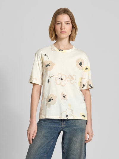 Frauenmodel trägt T-Shirt im Allover-Look mit Rundhalsausschnitt von JAKE*S STUDIO WOMAN, reine Baumwolle, Regular Fit, zarte Blumenmuster, helle Farben, Ganzkörperansicht von vorne.