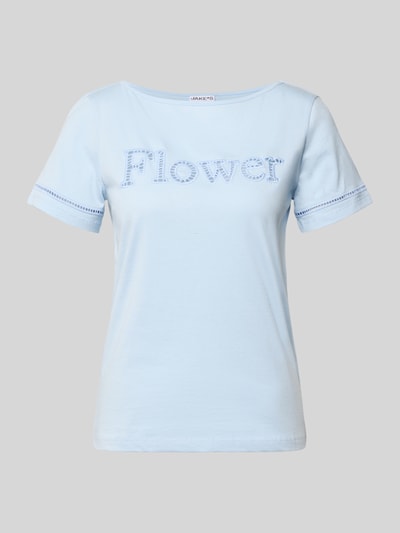 Produktfoto, T-Shirt mit Lochstickerei und Rundhalsausschnitt von Jake*s Casual, hellblau, Reine Baumwolle, Regular-Fit, Rückenlänge 56 cm bei Größe S