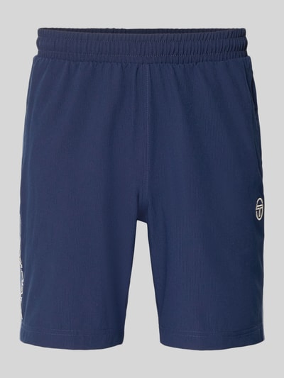 Produktfoto, Shorts mit Logo-Print Modell 'GOCCIA' von SERGIO TACCHINI in Dunkelblau, Material-Mix mit Stretch-Anteil, lockerer Schnitt, elastischer Bund, Logo-Print, Bundweite 38 cm, Innenbeinlänge 19 cm, Vorderansicht.