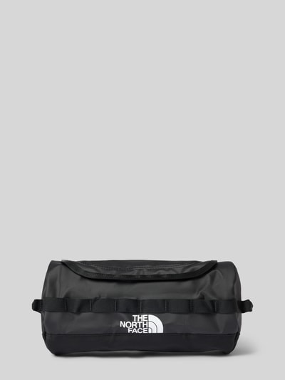 Produktfoto, Travel Canister mit Logo-Print von The North Face aus schwarzem Material, Rechteckform, Hauptfach mit Reißverschluss, Tragehenkel, Logo-Print, Innenfach mit Reißverschluss, 28 cm Breite, 14 cm Länge, 17 cm Tiefe.