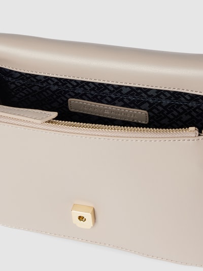 Tommy Hilfiger Handtasche in unifarbenem Design mit Label-Detail Ecru 4